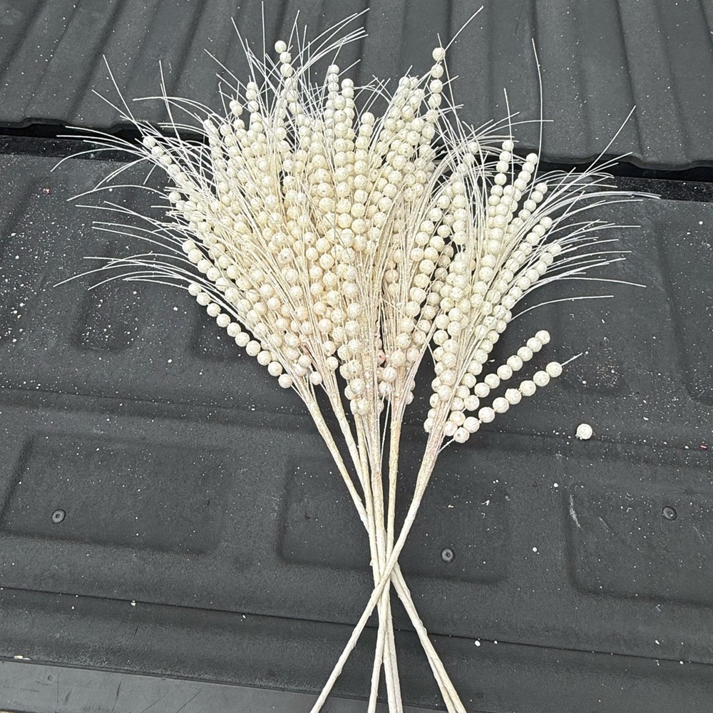 Elegant Cream Decorative Stems